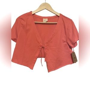 😍NWT Urban Rebel Women’s size L crop top💕💕